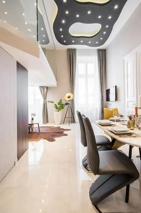 Luxurious 3-Bedroom Apartment In The Center Budapest