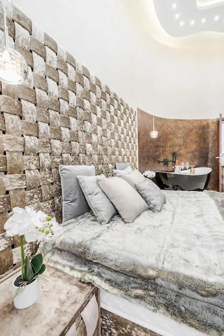 Luxurious 3-Bedroom Apartment In The Center Budapest