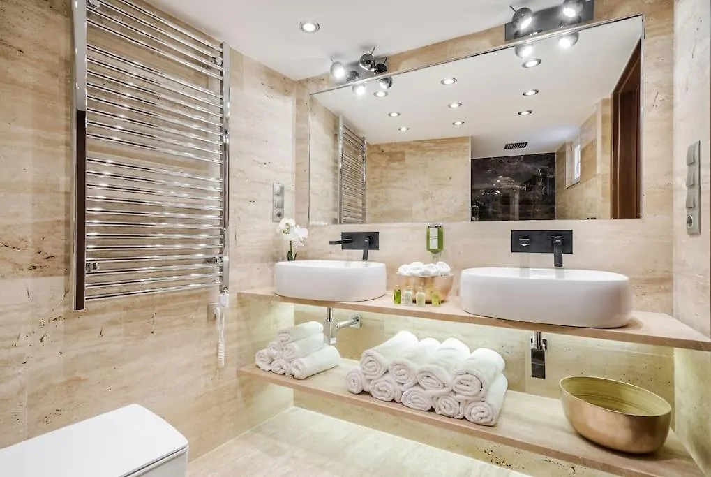 Luxurious 3-Bedroom Apartment In The Center Budapest