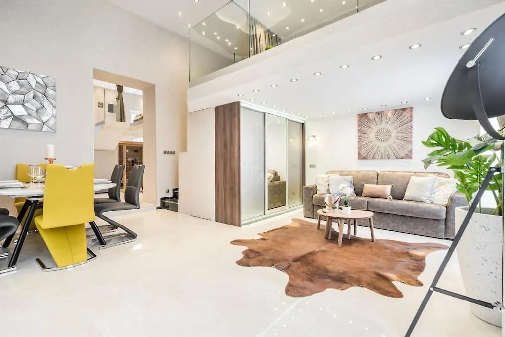 Luxurious 3-Bedroom Apartment In The Center Budapest