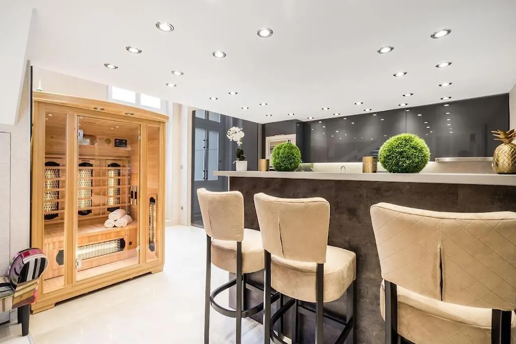 Luxurious 3-Bedroom Apartment In The Center Budapest Hungary