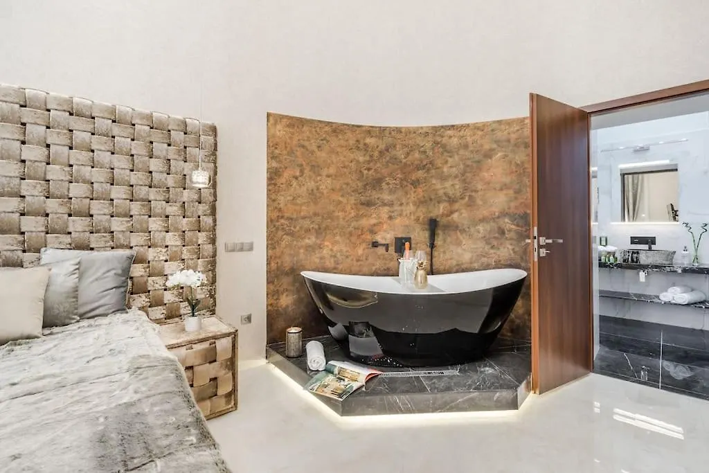 Luxurious 3-Bedroom Apartment In The Center Budapest Hungary