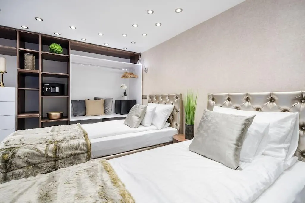 Luxurious 3-Bedroom Apartment In The Center Budapest