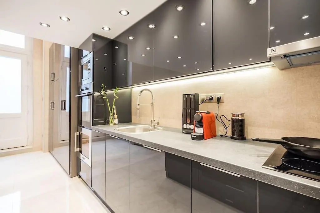 Luxurious 3-Bedroom Apartment In The Center Budapest Hungary