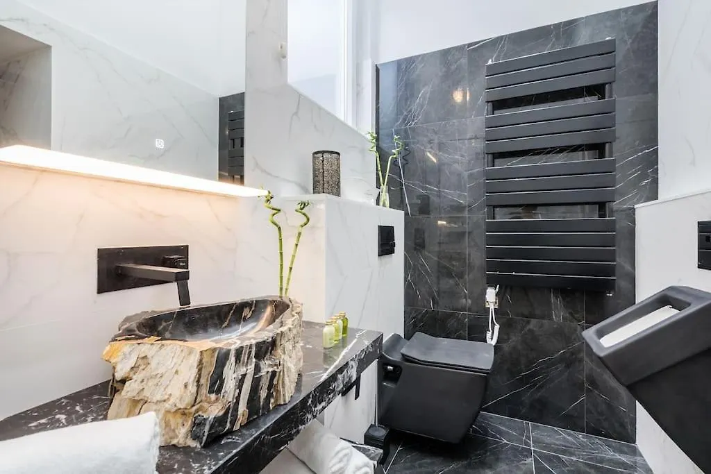 Luxurious 3-Bedroom Apartment In The Center Budapest