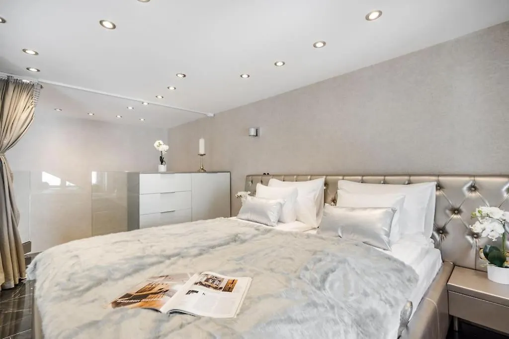 Luxurious 3-Bedroom Apartment In The Center Budapest 0*,