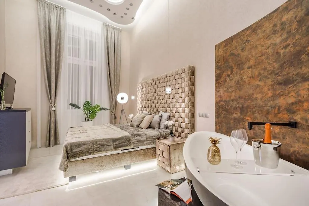 Luxurious 3-Bedroom Apartment In The Center Budapest